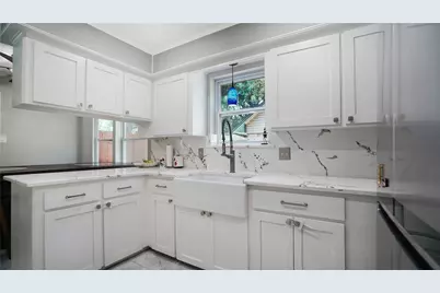 9223 Petersham Drive, Houston, TX 77031 - Photo 23