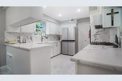9223 Petersham Drive, Houston, TX 77031 - Photo 19