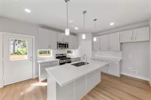 1222 E 33rd St, Houston, TX 77022 - Photo 9