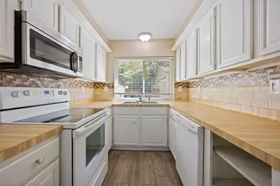 2325 W Settlers Way, The Woodlands, TX 77380 - Photo 11