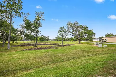 375 Thousand Oaks Drive, Angleton, TX 77515 - Photo 3
