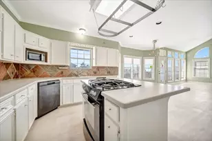 1319 Hawaii Dr, Galveston, TX 77554 - Photo 17