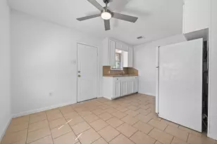 312 Travis St, Richmond, TX 77469 - Photo 9