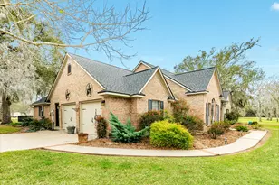 2403 White Tail Ln, Lake Jackson, TX 77566 - Photo 5