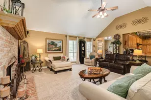 2403 White Tail Ln, Lake Jackson, TX 77566 - Photo 9