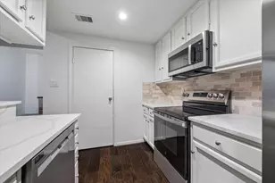 11711 Memorial Dr, Houston, TX 77024 - Photo 13