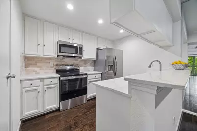 11711 Memorial Drive #540, Houston, TX 77024 - Photo 15