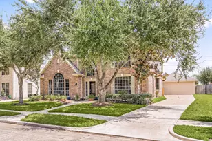 1919 Valleria Ct, Sugar Land, TX 77479 - Photo 3