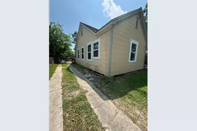 109 Schilling Street, Baytown, TX 77520 - Photo 9