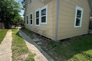 109 Schilling St, Baytown, TX 77520 - Photo 9