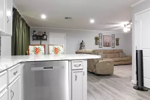 407 Ash St, El Campo, TX 77437 - Photo 25