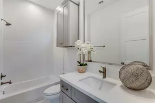 1638 Castle Ct, Houston, TX 77006 - Photo 21