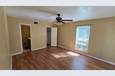 135 April Point Drive N, Conroe, TX 77356 - Photo 5