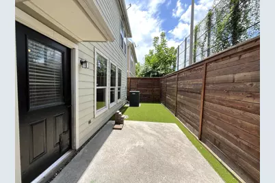 7042 Plum Creek Terrace Lane, Houston, TX 77087 - Photo 31
