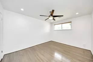 4038 Mischire Dr, Houston, TX 77025 - Photo 29