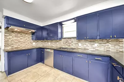 4038 Mischire Drive, Houston, TX 77025 - Photo 17