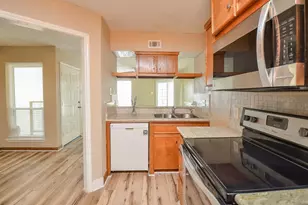 10211 Sugar Branch Dr, Houston, TX 77036 - Photo 7