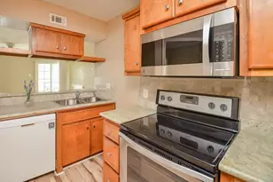 10211 Sugar Branch Dr, Houston, TX 77036 - Photo 5