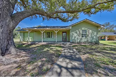 104 E Nichols Street, Bellville, TX 77418 - Photo 1