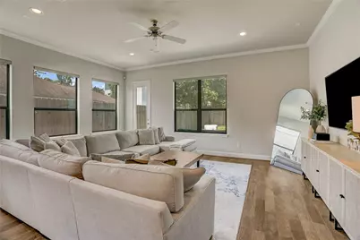 823 W 24th Street, Houston, TX 77008 - Photo 15