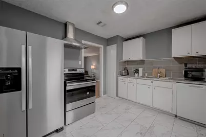 7523 Roswell Street, Houston, TX 77022 - Photo 9