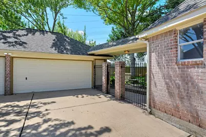 2446 Plantation Bend Drive, Sugar Land, TX 77478 - Photo 35