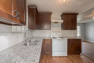 4006 Sunflower Street, Houston, TX 77051 - Photo 5