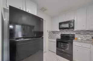 13798 Hollowgreen Dr, Houston, TX 77082 - Photo 9