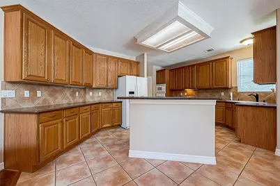 6 Kings Hill Lane, Humble, TX 77346 - Photo 9