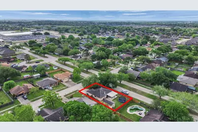 101 N Wagon Lane, Angleton, TX 77515 - Photo 23