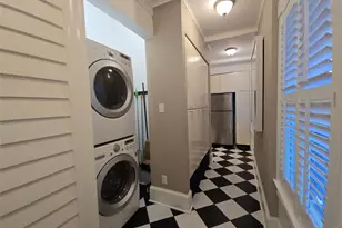 2526 Ursuline St, Galveston, TX 77550 - Photo 15