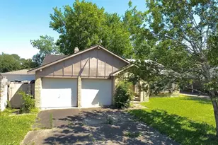 10407 Huntington Wood Dr, Houston, TX 77099 - Photo 3