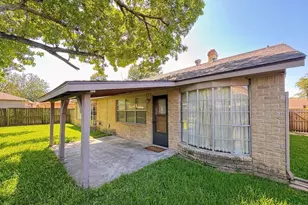 10407 Huntington Wood Dr, Houston, TX 77099 - Photo 13