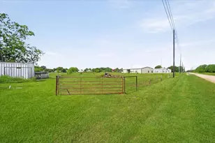 765 Norcross Rd, Wallis, TX 77485 - Photo 37