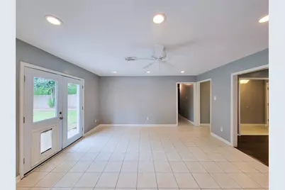 5846 Ettrick Drive, Houston, TX 77035 - Photo 9