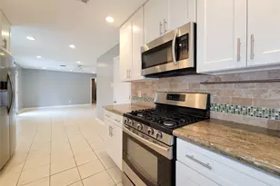 5846 Ettrick Dr, Houston, TX 77035 - Photo 5