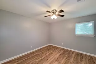 5846 Ettrick Dr, Houston, TX 77035 - Photo 17