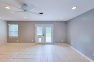 5846 Ettrick Dr, Houston, TX 77035 - Photo 13