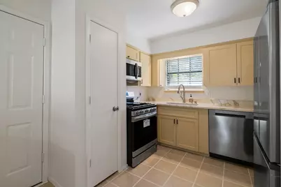 72 Oldstream Court, The Woodlands, TX 77381 - Photo 11