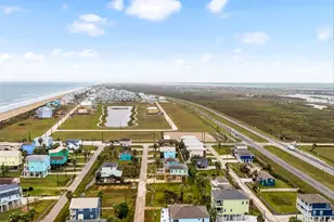 11207 Schwartz Dr, Galveston, TX 77554 - Photo 3