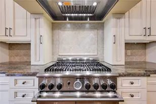 4615 Laurel St, Bellaire, TX 77401 - Photo 19