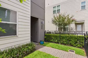2761 Clinton Dr, Houston, TX 77020 - Photo 3