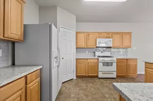 7535 Park Bend Ln, Pasadena, TX 77505 - Photo 11