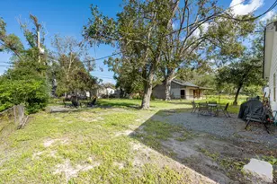 729 Kyle St, Angleton, TX 77515 - Photo 33