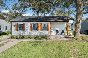 729 Kyle St, Angleton, TX 77515 - Photo 1
