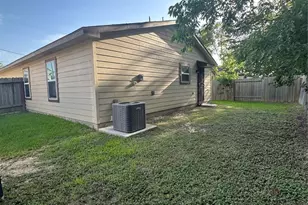 411 Armstrong St, Houston, TX 77029 - Photo 11