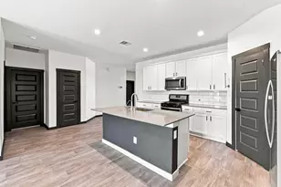 14602 Sweetwater Dr, Baytown, TX 77523 - Photo 9