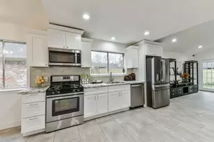 5403 Royal Pkwy, Friendswood, TX 77546 - Photo 9