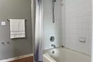 811 Forest Hillside Ln, Houston, TX 77067 - Photo 17