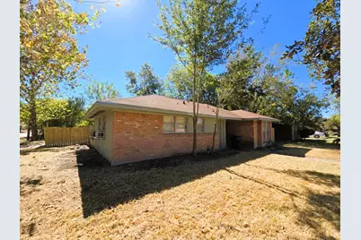 4203 Wuthering Heights Drive, Houston, TX 77045 - Photo 33